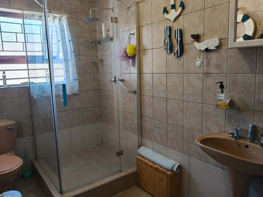 3 Bedroom Property for Sale in Wavecrest Eastern Cape